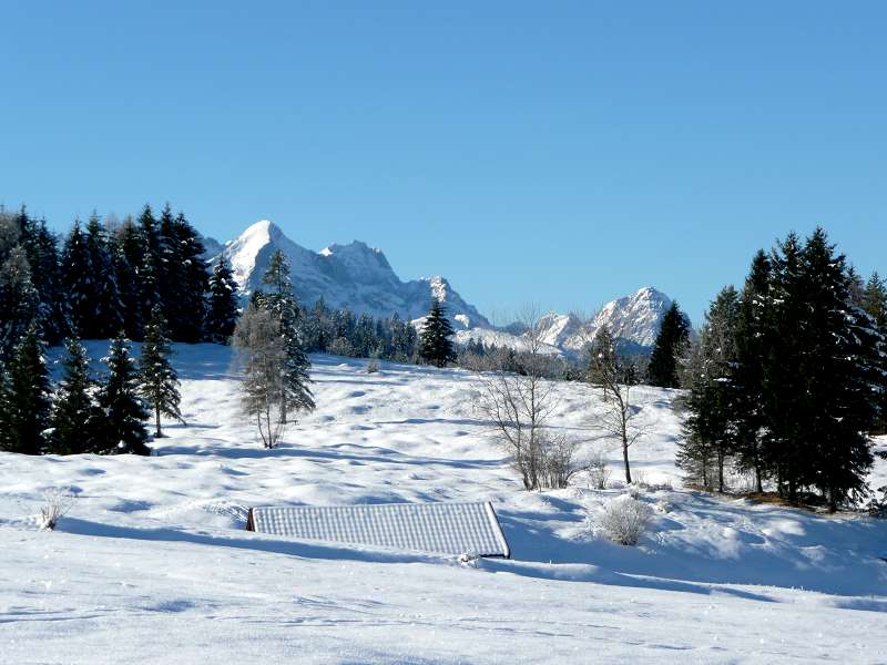 Tief verschneite Winterlandschaft, Alpspitze, Krün, Alpenwelt Karwendel